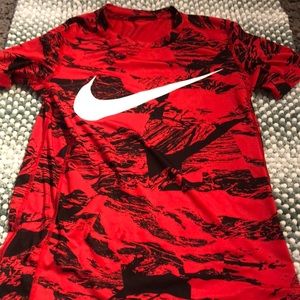 Boys Nike Dri-fit shirt size med
